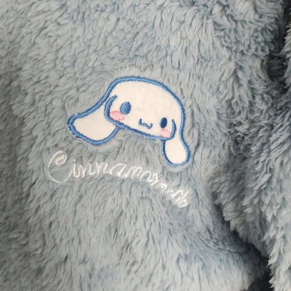 NEW Cinnamon Roll Hooded Robe - Picture 6 of 7